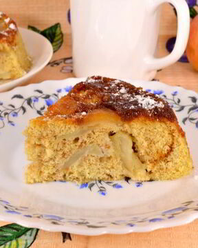 Яблочная шарлотка с карамелью в микроволновке