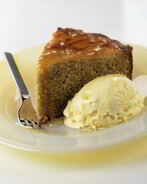 Яблочная шарлотка с медом и корицей