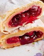 Австрийский штрудель с вишнями