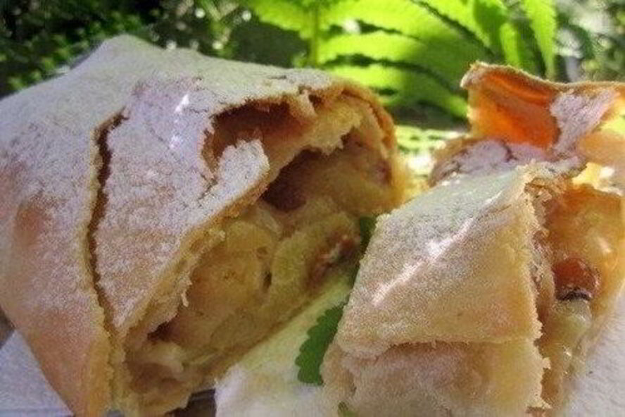 Рецепт домашнего яблочного штруделя с изюмом и корицей