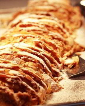 Нежный абрикосовый штрудель