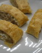 Штрудель грушевый с творогом из слоёного теста