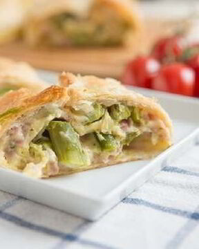 Штрудель из спаржи с ветчиной