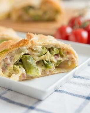 Штрудель из спаржи с ветчиной