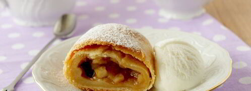 штрудель из творожного теста с яблоками и клюквой. Шаг 4