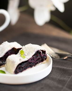 Штрудель с черникой