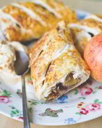 Штрудель яблочный из готового слоеного теста