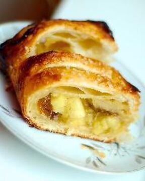 Яблочный штрудель из слоеного теста
