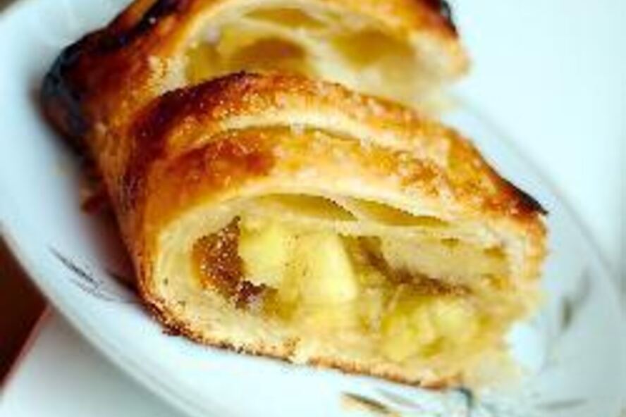 Рецепт яблочного штруделя из слоеного теста