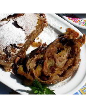 Яблочный штрудель с грецкими орехами