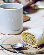 Яблочный штрудель с изюмом и корицей