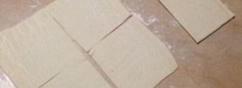 слоеные конвертики с лососем и брынзой. Шаг 6