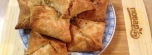 слоеные конвертики с лососем и брынзой. Шаг 8