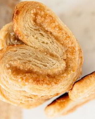 Слойки из слоеного теста с сахаром