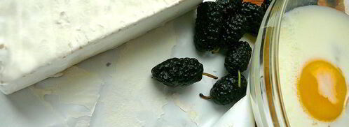 слойки на укус с сыром бри, шелковицей и черносмородиновым джемом. Шаг 5