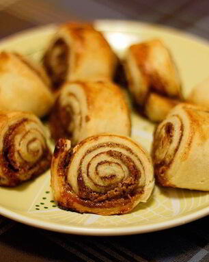 Слойки с сыром и корицей