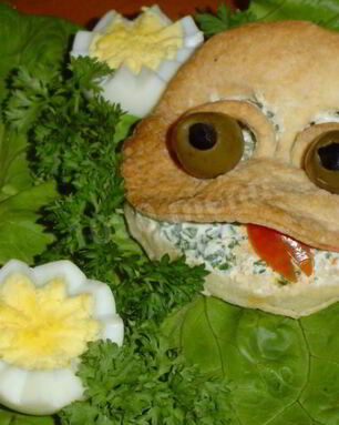 Слойки с творожным сыром, оливками и зеленью Лягушата