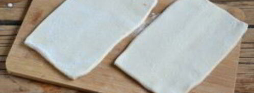 слойки с вишней из слоеного теста. Шаг 3