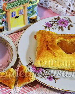 Слойки с яблочным пюре