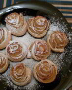 Слойки с яблоками Розочки