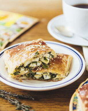 Слойки с яйцом и зеленью