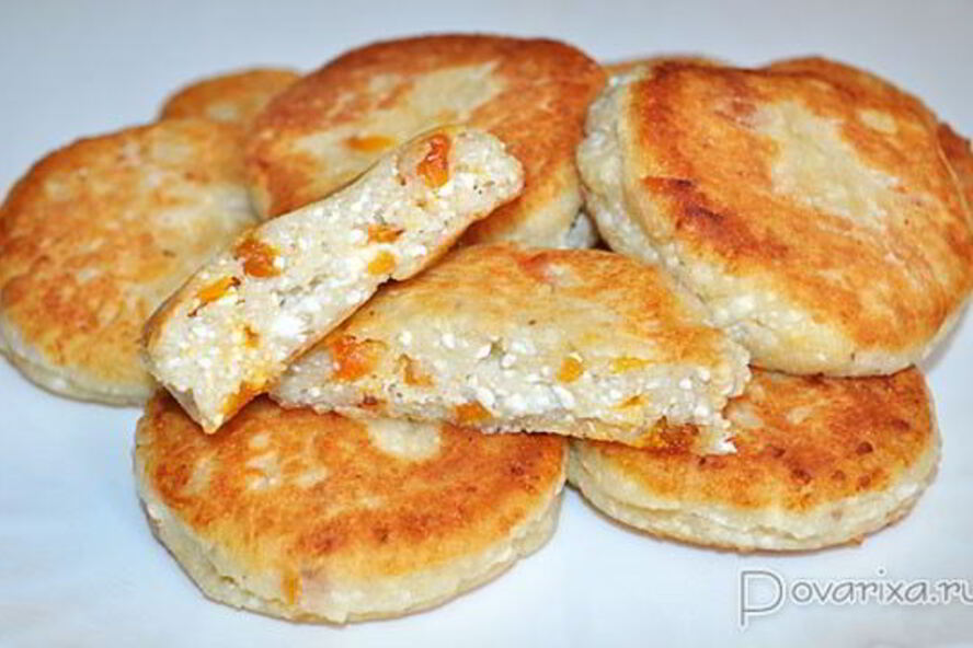 Рецепт сырников с курагой и орехами