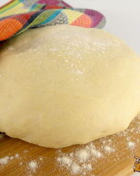 Быстрое дрожжевое тесто для пиццы и лепешек