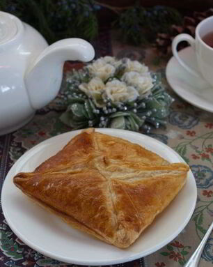 Слоеное бездрожжевое тесто с творогом