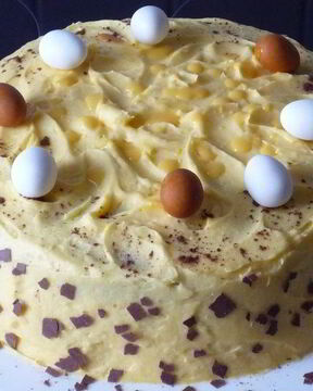 Пасхальный кремообразный шоколадный торт с яичным ликером