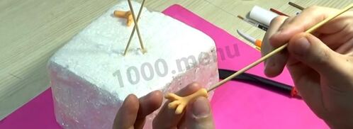петух из мастики для торта. Шаг 3