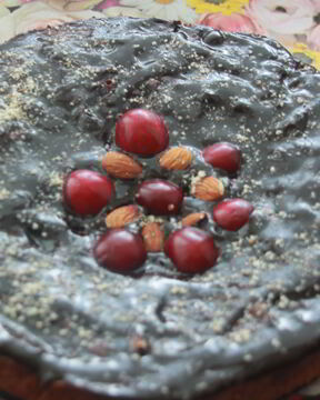 Шоколадный торт с миндалем