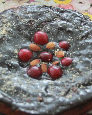 Шоколадный торт с миндалем