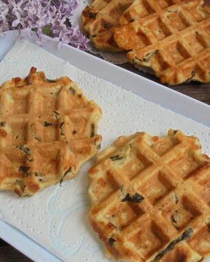 Амарантовые вафли с морской капустой