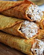 Банановые вафли с кремом из фиников и орехов