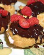 Малиновые эклеры