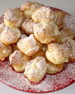 Пирожные эклеры с заварным кремом