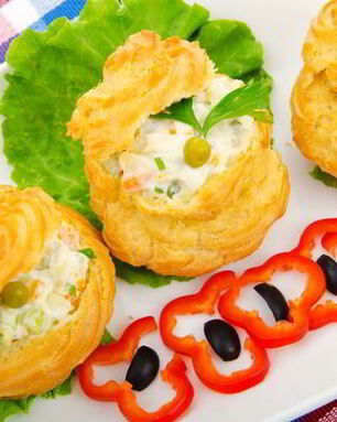 Профитроли с крабовыми палочками и сыром