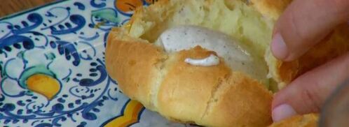 профитроли с ванильным кремом и мороженым. Шаг 10