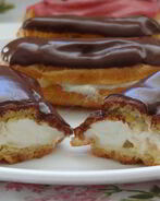 Эклеры с темным шоколадом