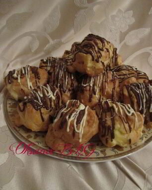 Заварное пирожное с заварным кремом на белом шоколаде