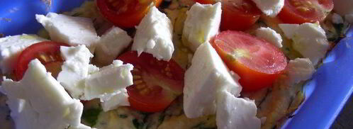 творожный пирог-запеканка с летней зеленью, помидорами черри и фетой. Шаг 8