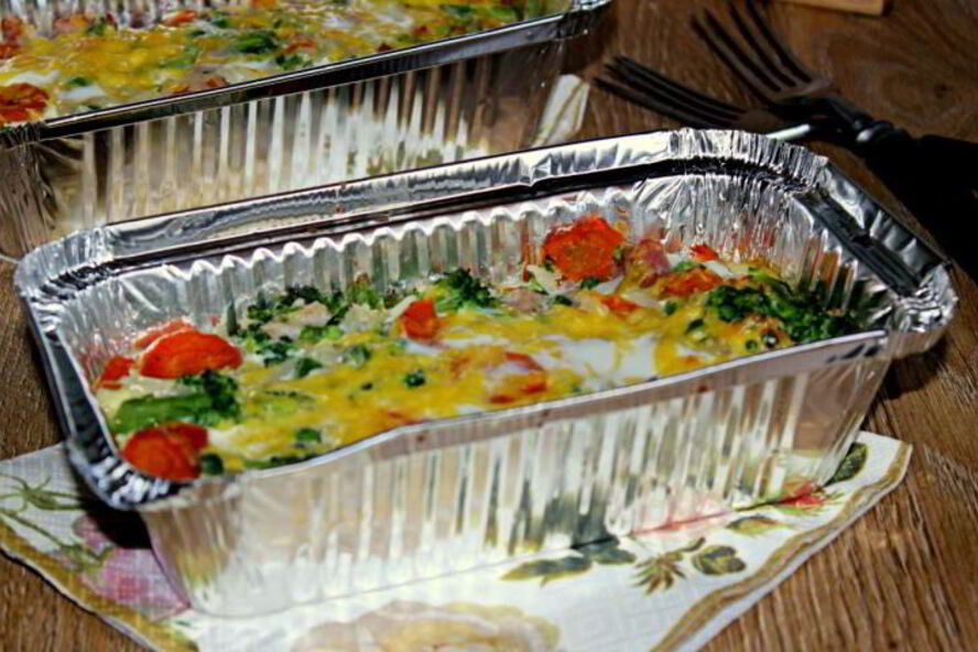 Рецепт запеканки из риса и овощей с нежной копчено-вареной грудинкой