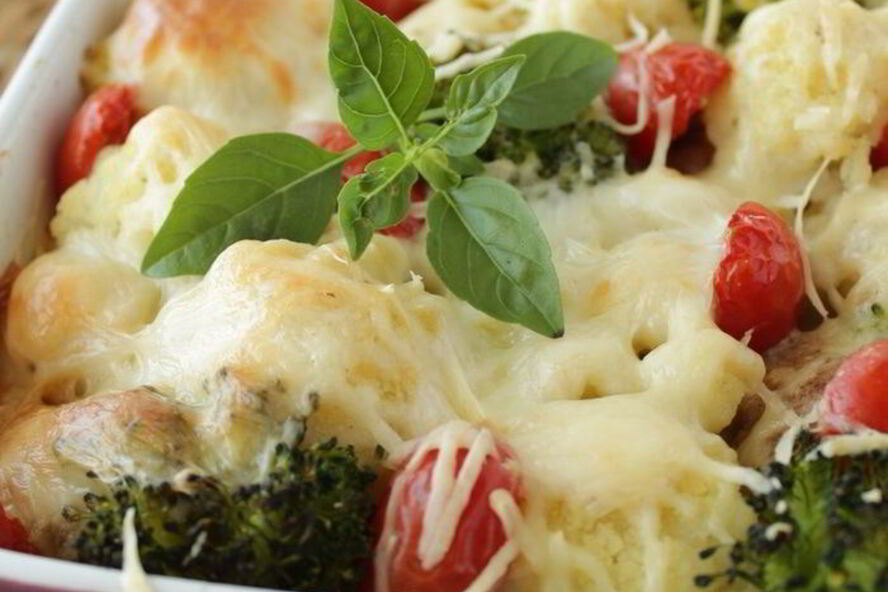 Рецепт запеканки с тефтелями, брокколи и цветной капустой