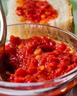 Аджика из помидоров и чеснока, без перца