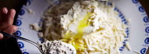 соленые сырники с аджикой. Шаг 4