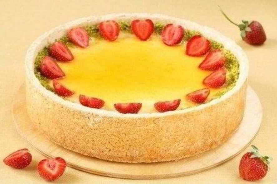 Рецепт чизкейка с абрикосовым джемом, фисташками и клубникой