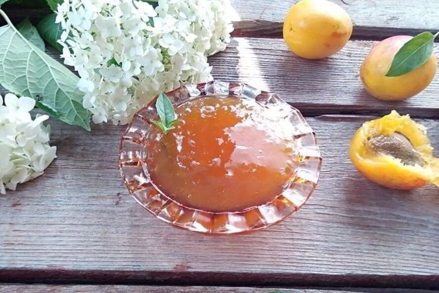 Рецепт джема из абрикосов, персиков и базилика