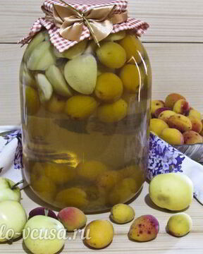 Компот из абрикосов и яблок на зиму