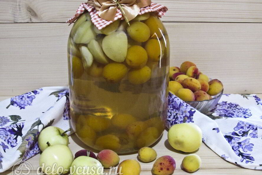Рецепт компота из абрикосов и яблок на зиму