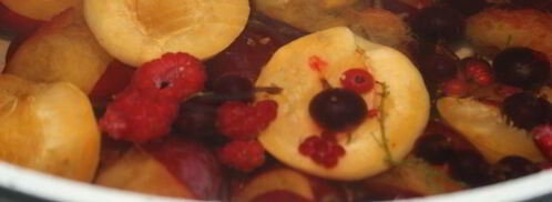 компот из алычи, абрикос и летних ягод. Шаг 4